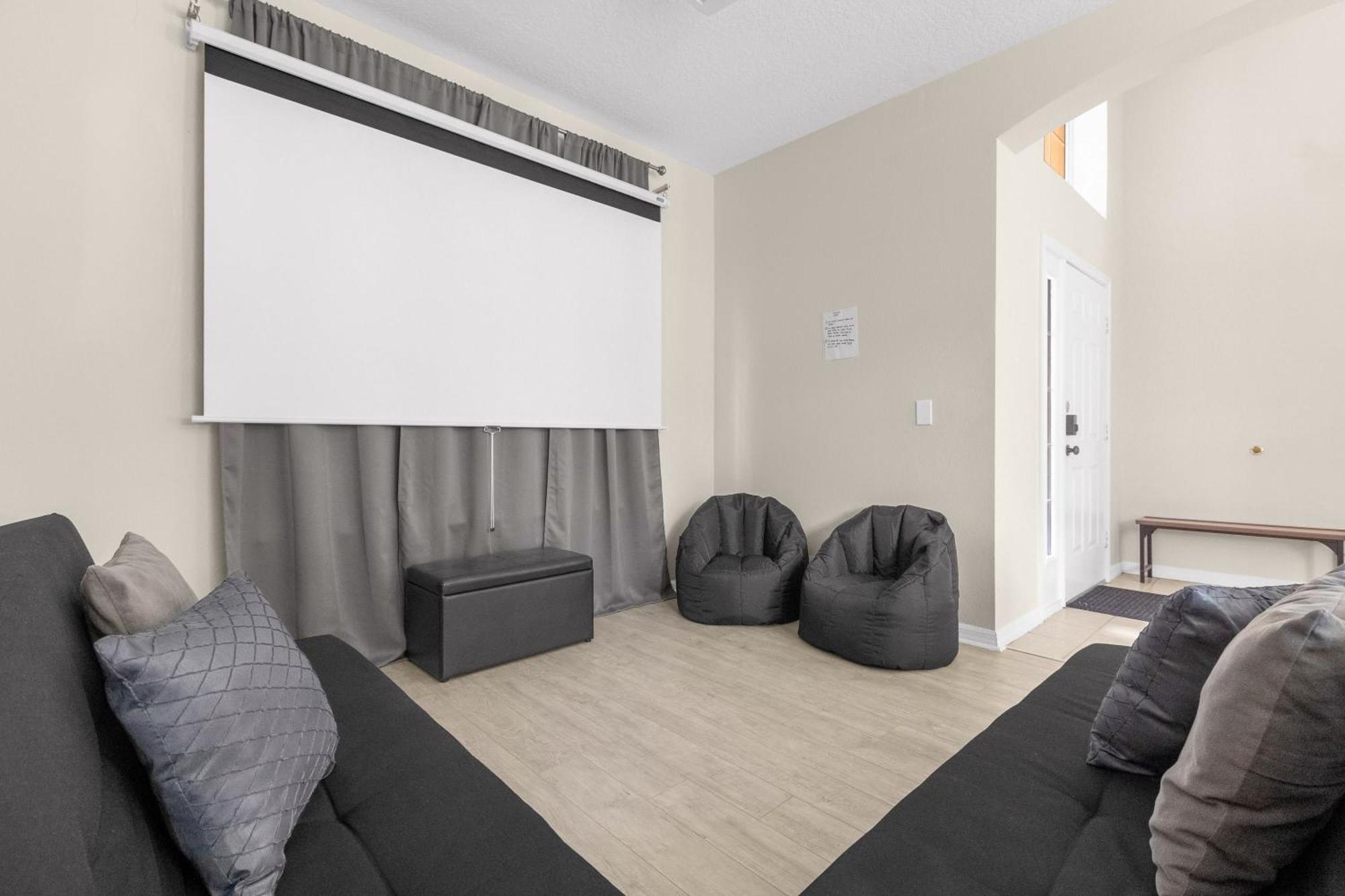 Large Spacious Home W Private Pool & Hot Tub ดาเวนพอร์ต ภายนอก รูปภาพ