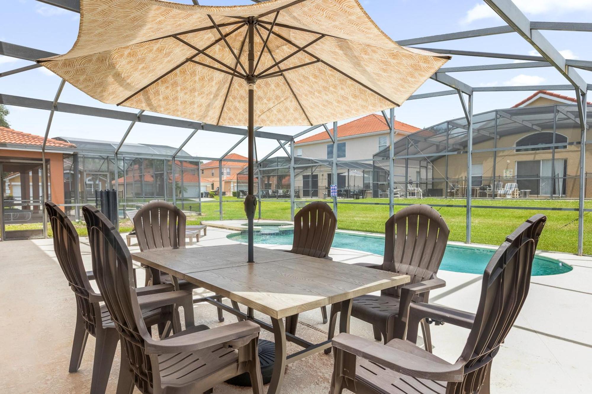 Large Spacious Home W Private Pool & Hot Tub ดาเวนพอร์ต ภายนอก รูปภาพ