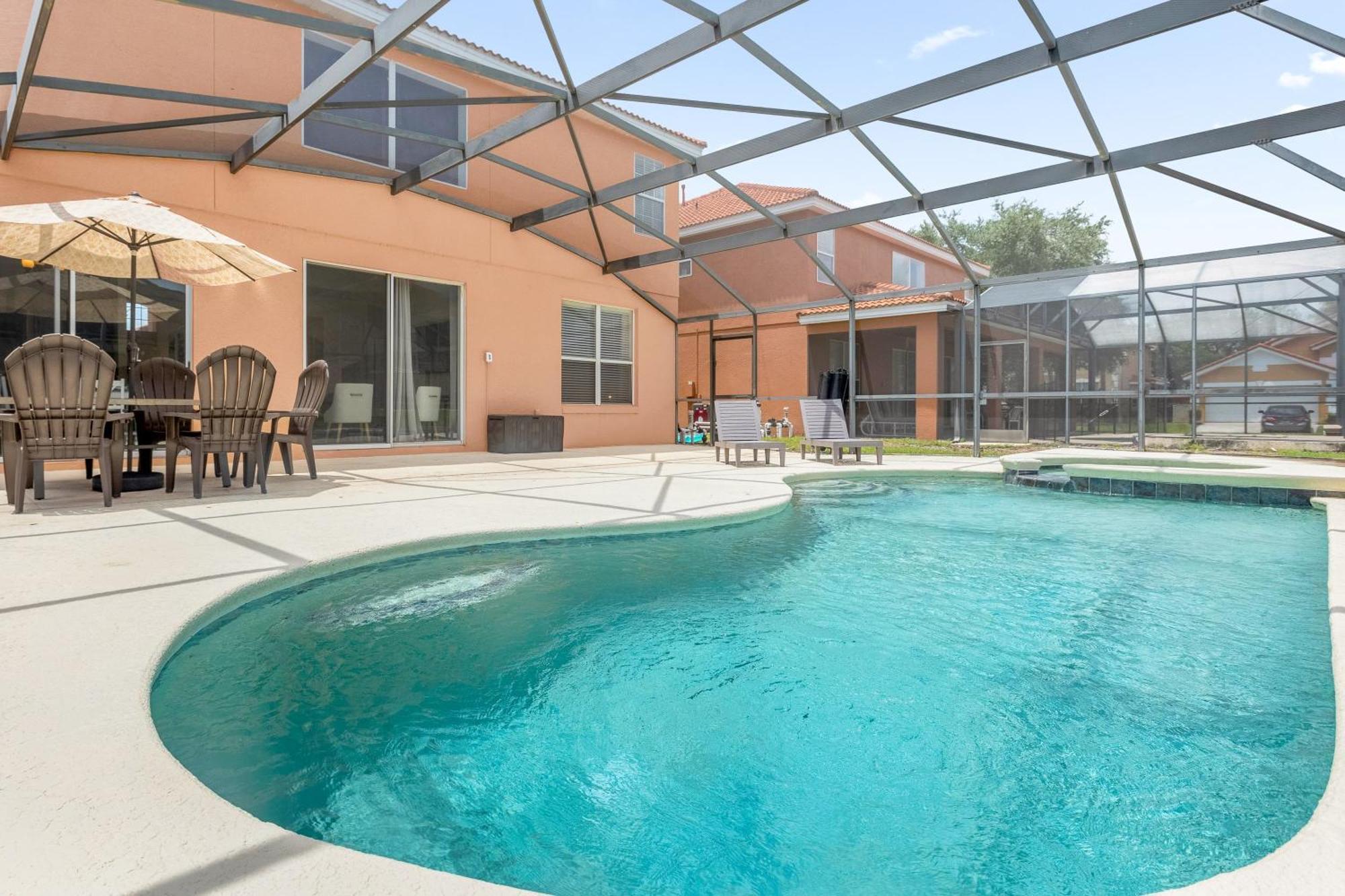Large Spacious Home W Private Pool & Hot Tub ดาเวนพอร์ต ภายนอก รูปภาพ